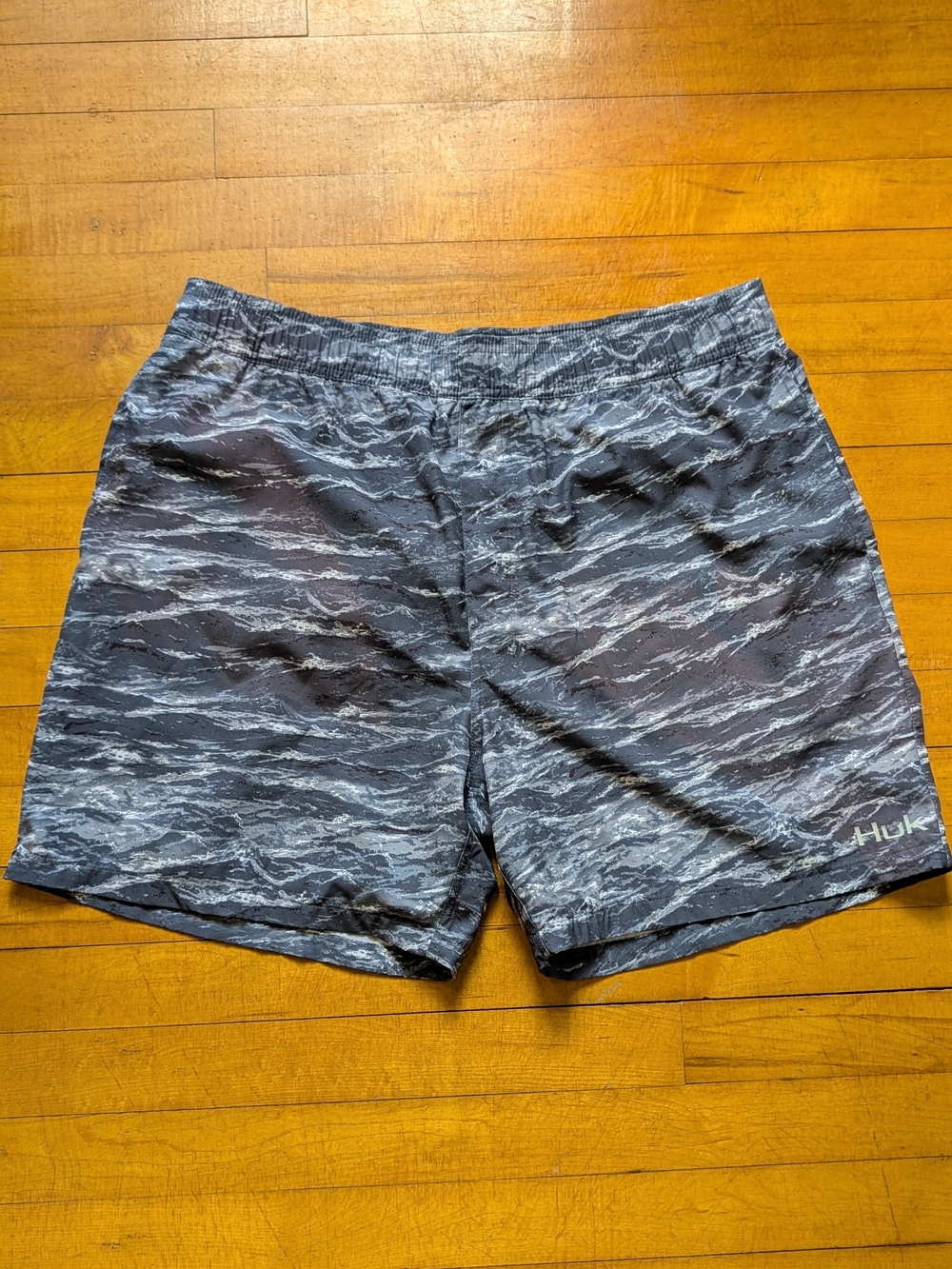 Huk Men's Blue-Gray Wave Print Swim Trunks